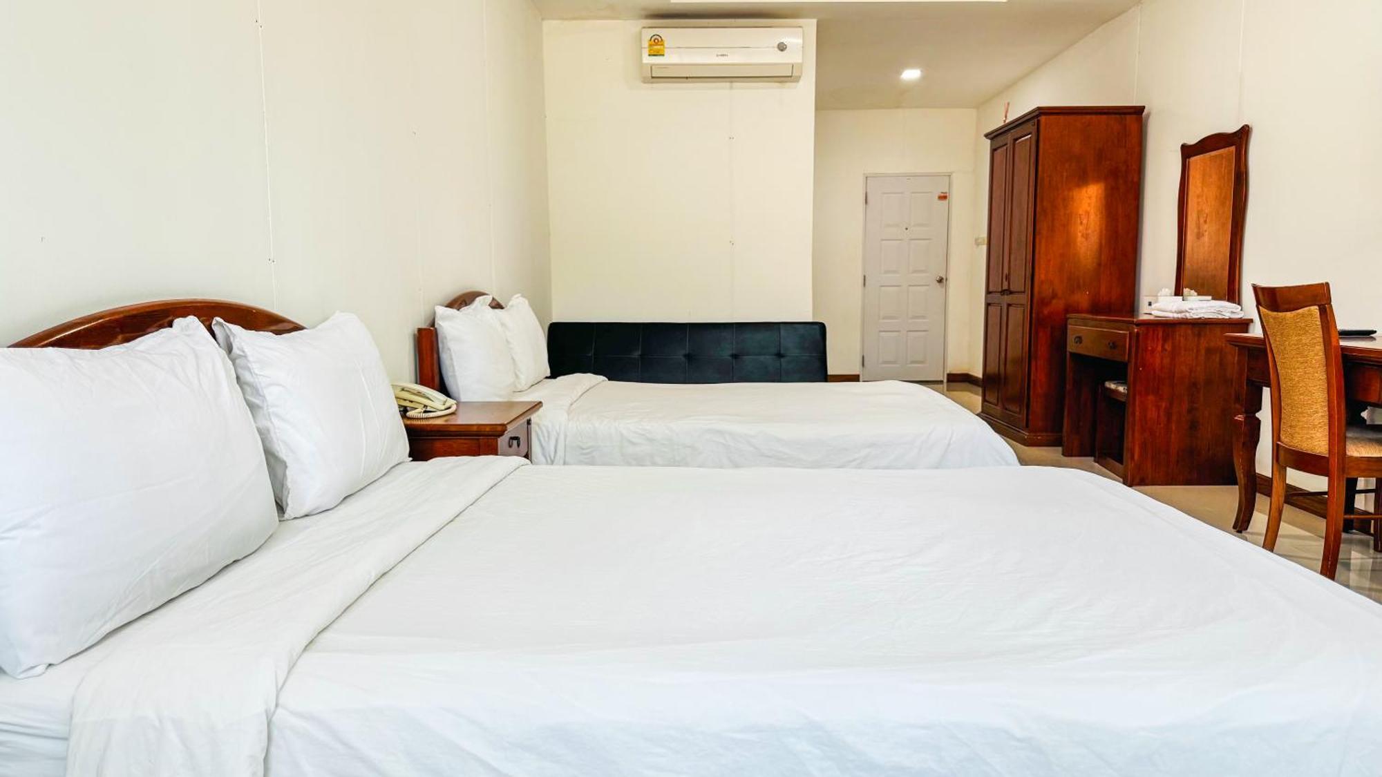 Baan Suan Khun Ta And Golf Resort Ubon Ratchathani Buitenkant foto